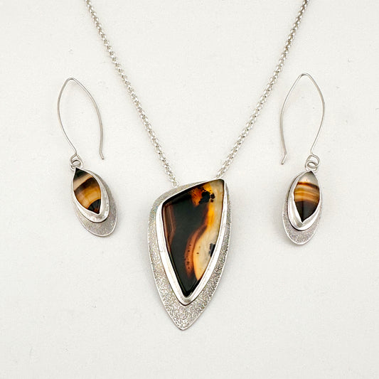 Amber Ripple Montana Agate Pendant Necklace