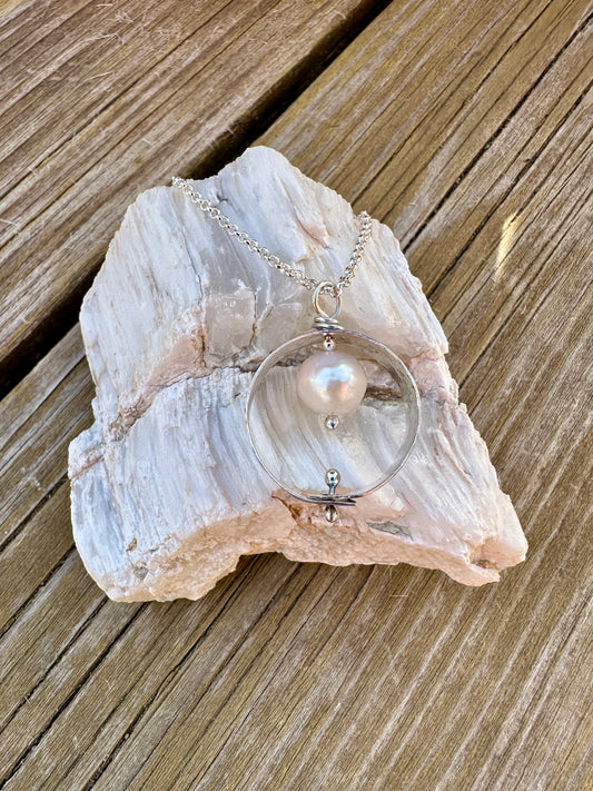 Unity Circle & Pearl Silk Texture Necklace