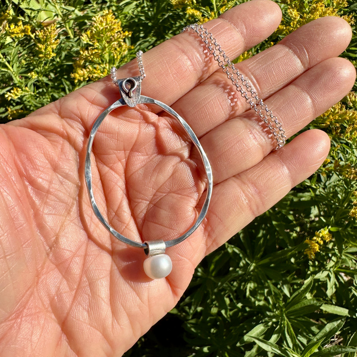 Aphrodite Textured Necklace with Pearl