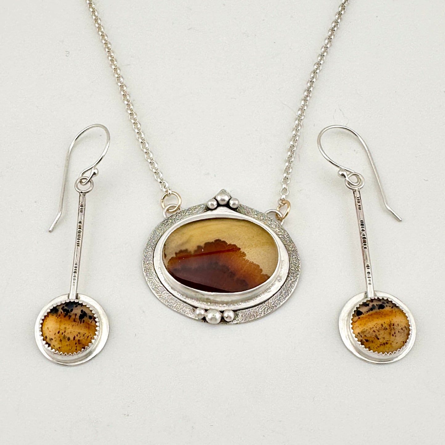 Petal Edge Dendrite Agate Oval Pendant Necklace