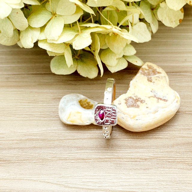 Fern Pattern & Ruby Fixed Size Ring