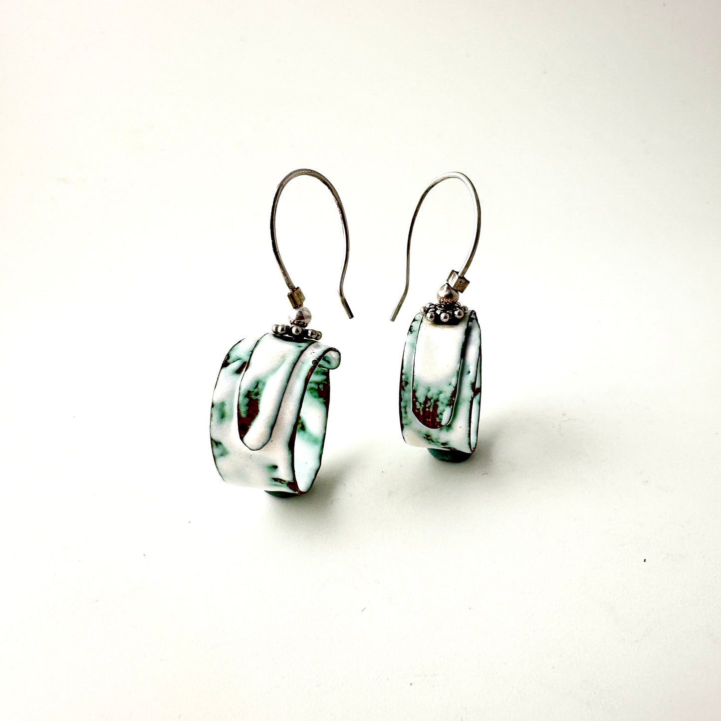 Overlapped Circle Enameled Earrings