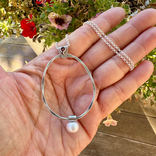 Aphrodite Textured Necklace with Pearl