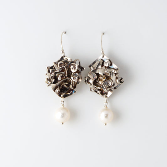 Kasumi Style Pearl Warrior Earrings