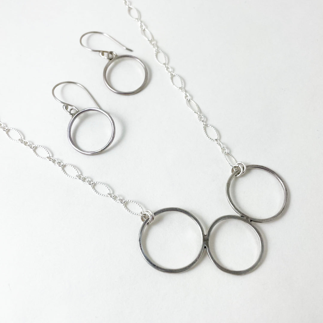 3D Linked Hoop Necklace - Silver and Gold Necklaces Veronika Majewska -  Pistachios